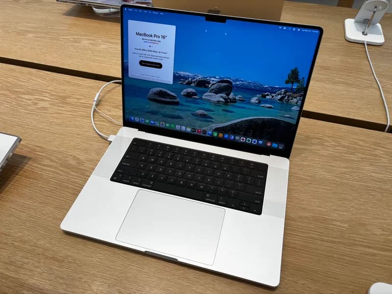 MacBook Pro 16" M5 Max